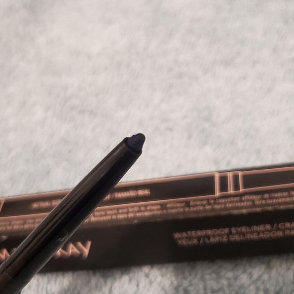Mary Kay blue waterproof eyeliner - Picture 5 of 6